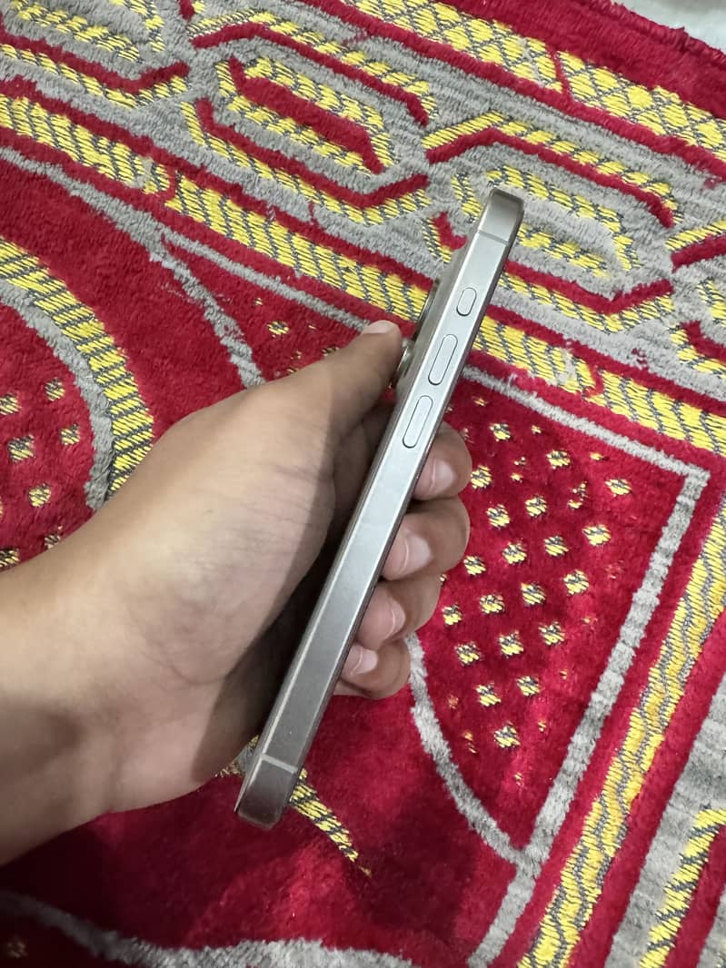 Apple iPhone 15 Pro 0