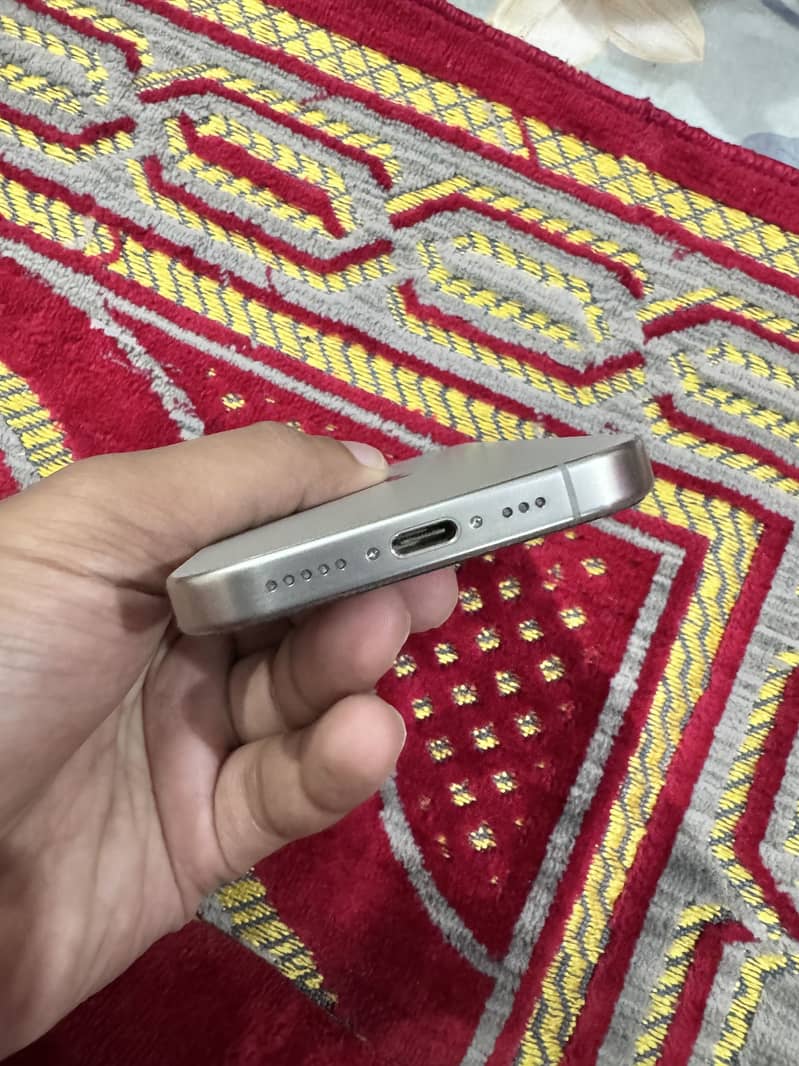Apple iPhone 15 Pro 3