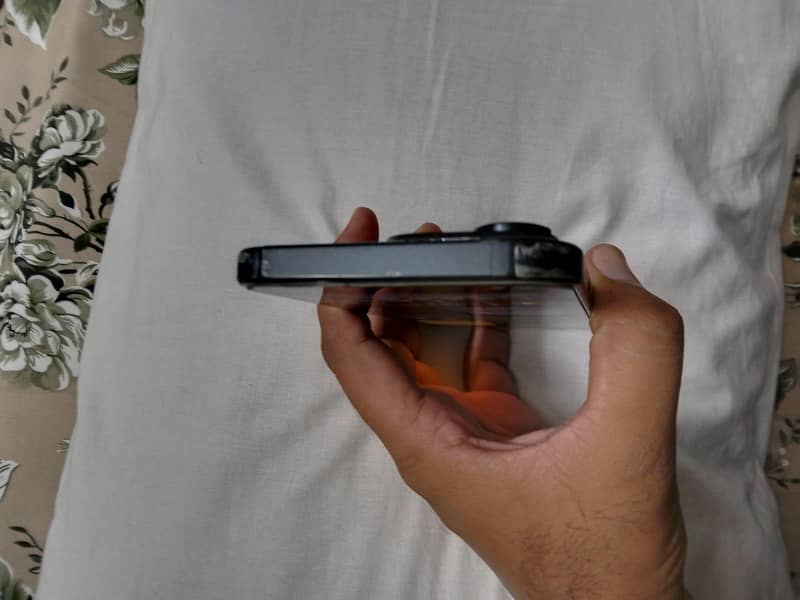 Apple iPhone 16 Pro Max 4