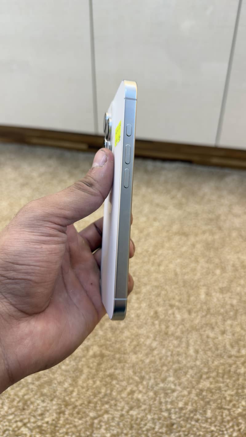 Apple iPhone 16 Pro 2