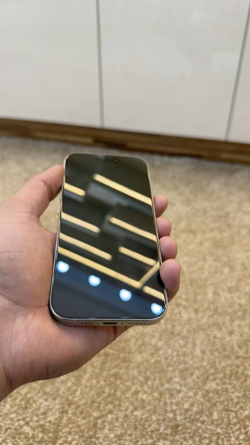 Apple iPhone 16 Pro 3