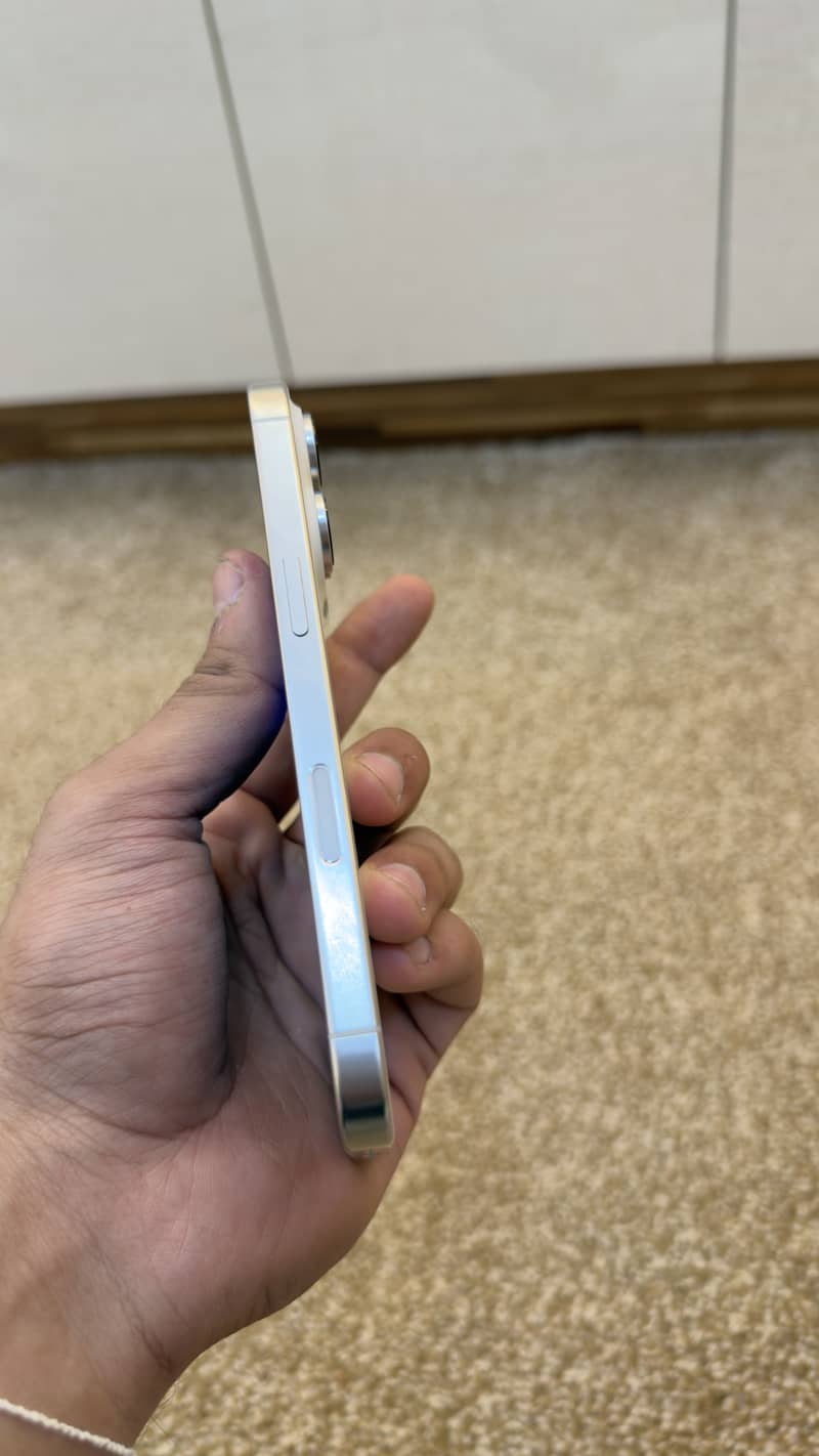 Apple iPhone 16 Pro 4