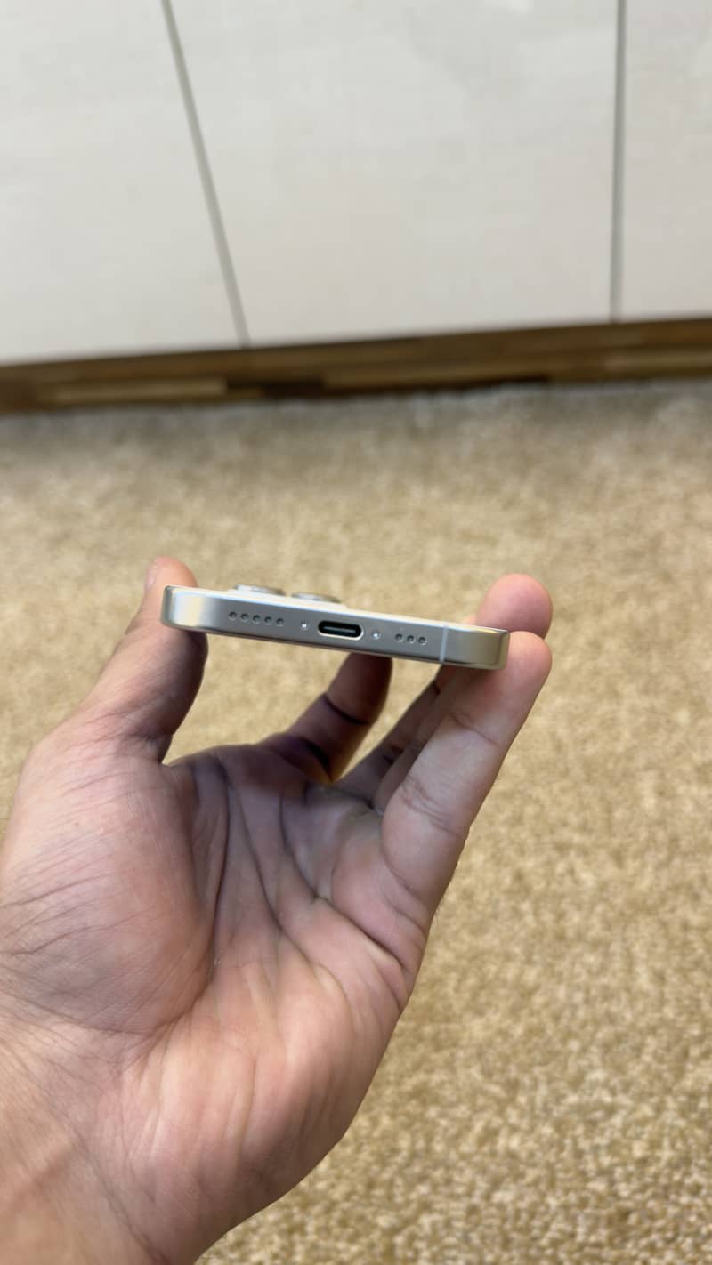 Apple iPhone 16 Pro 5