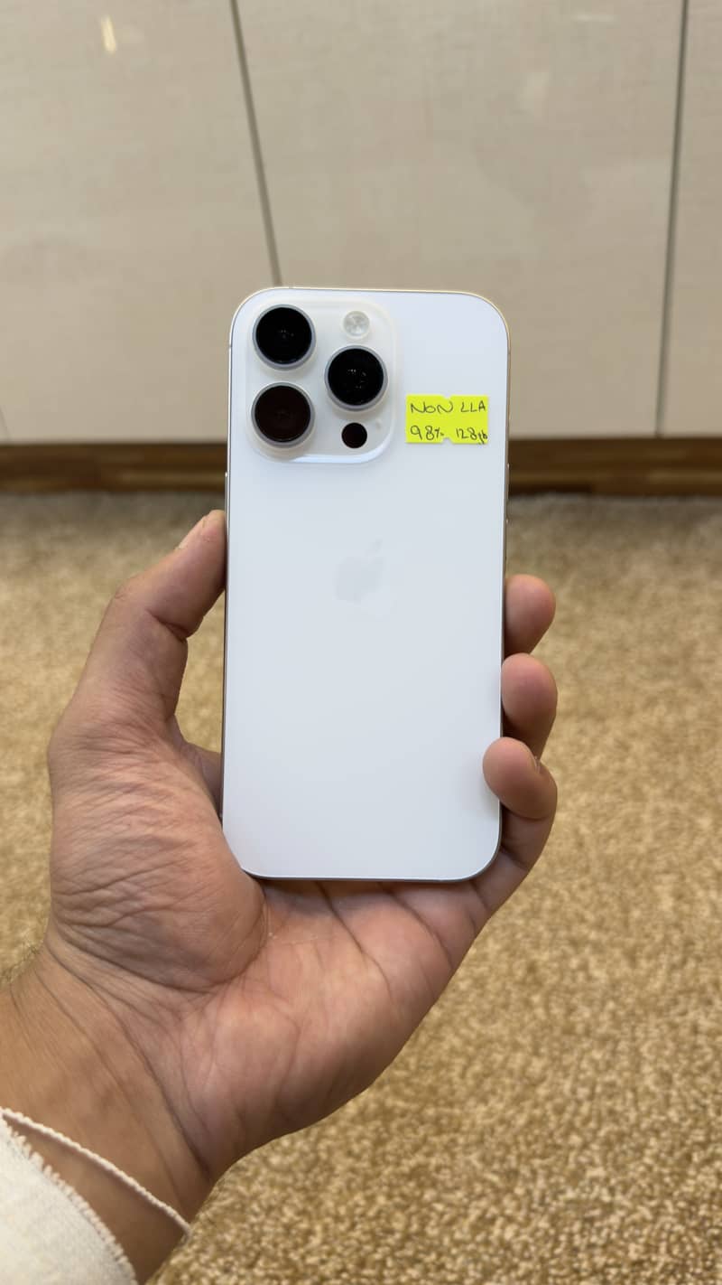 Apple iPhone 16 Pro 6