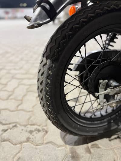 Infinity 150cc total jeniun tyre tk jeniun ha chly hi nai itne