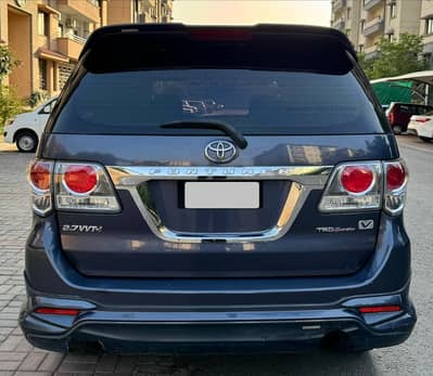 Toyota Fortuner V 2016