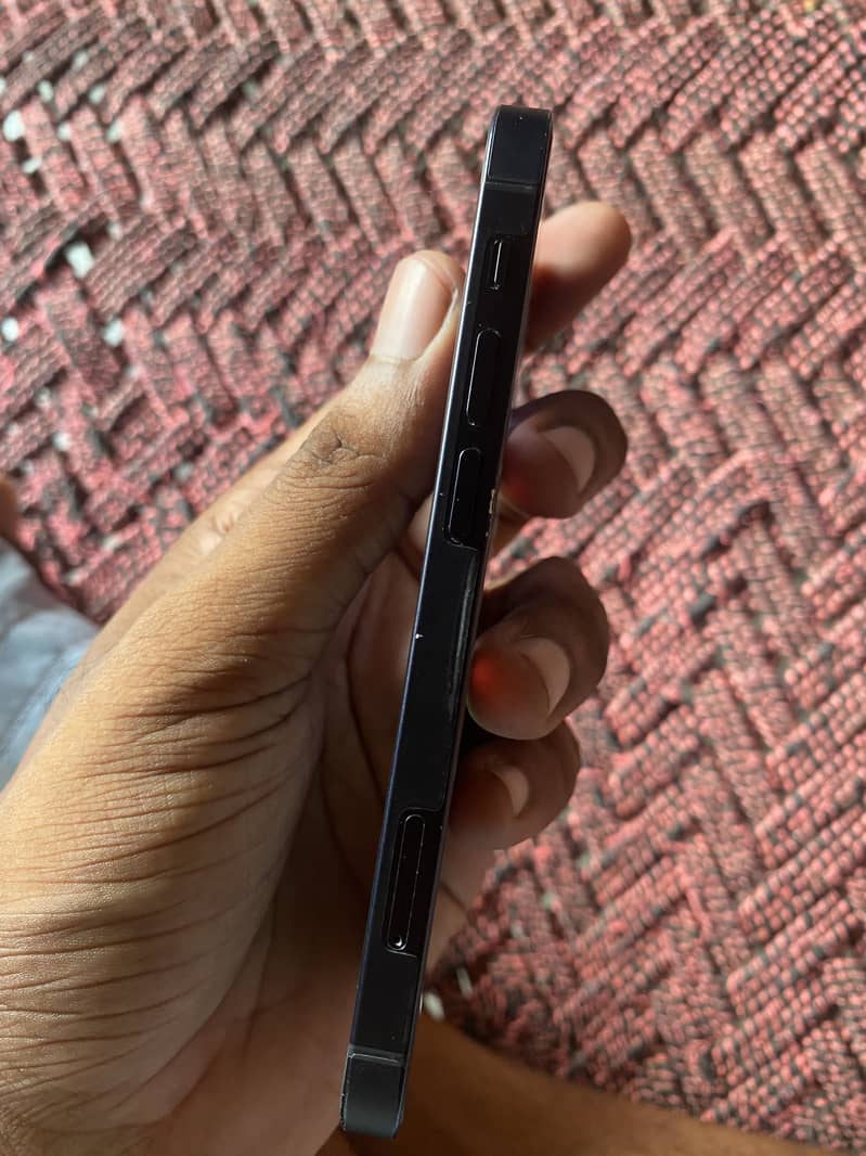 Apple iPhone 12 mini 1