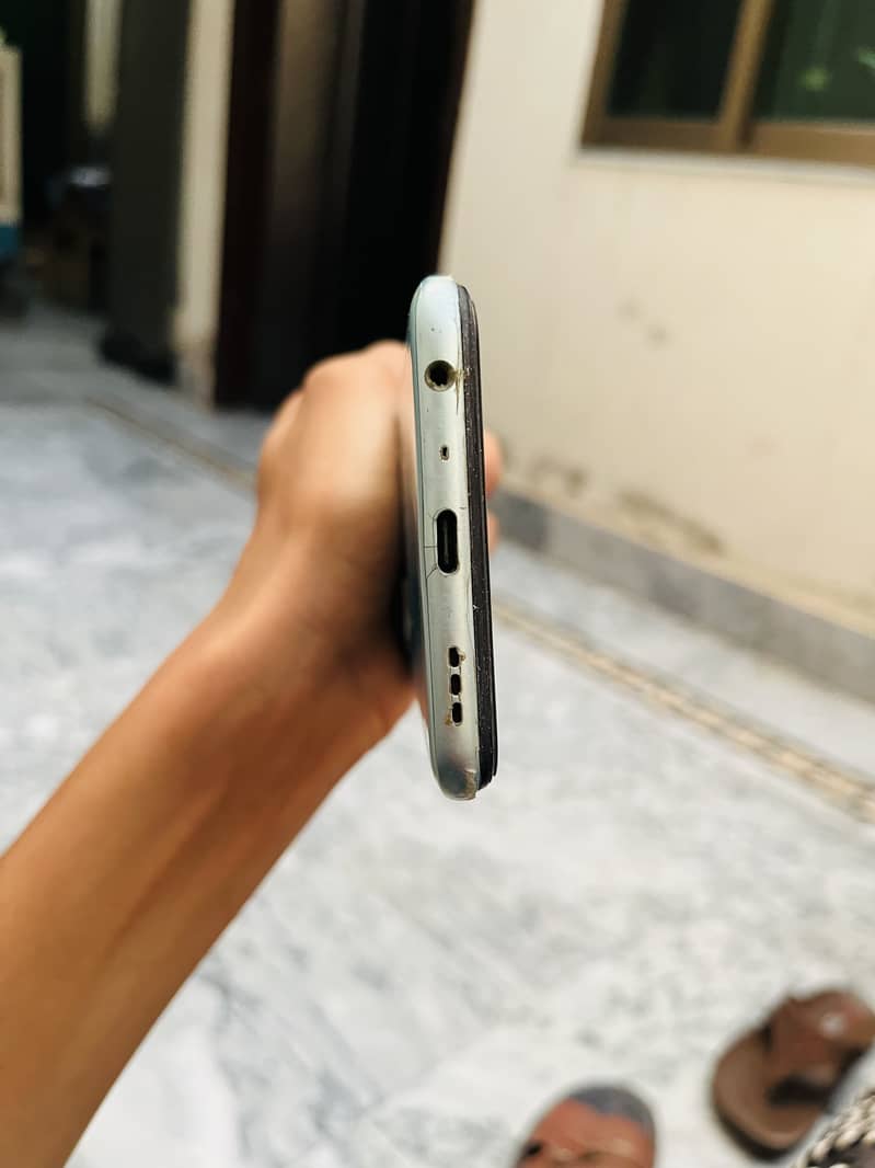 OPPO A76 1