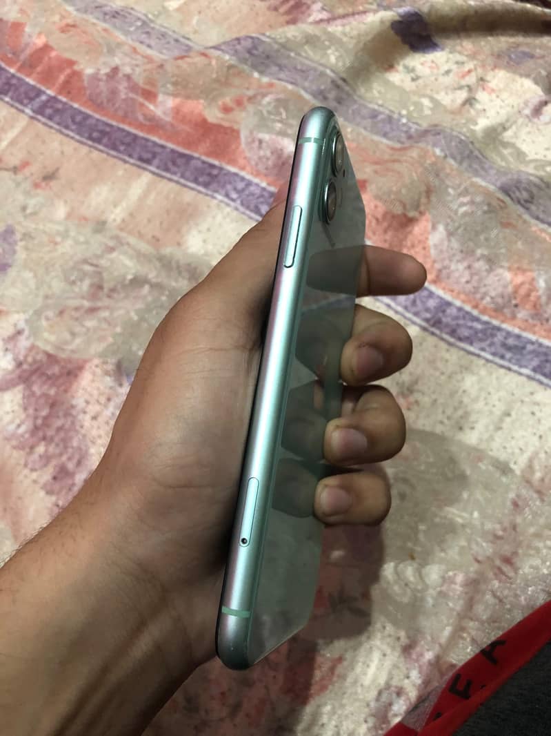 Apple iPhone 11 3