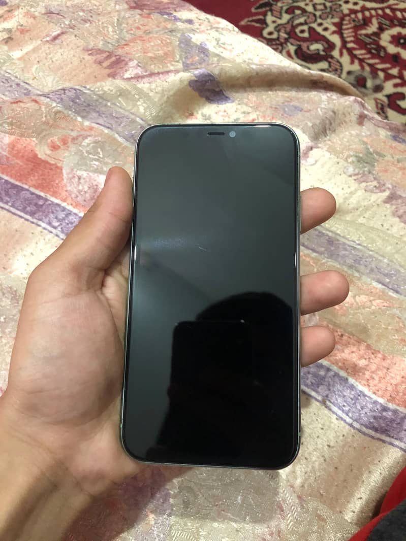 Apple iPhone 11 4