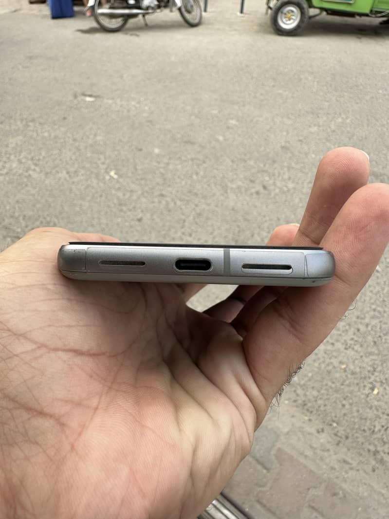 Google Pixel 8 2