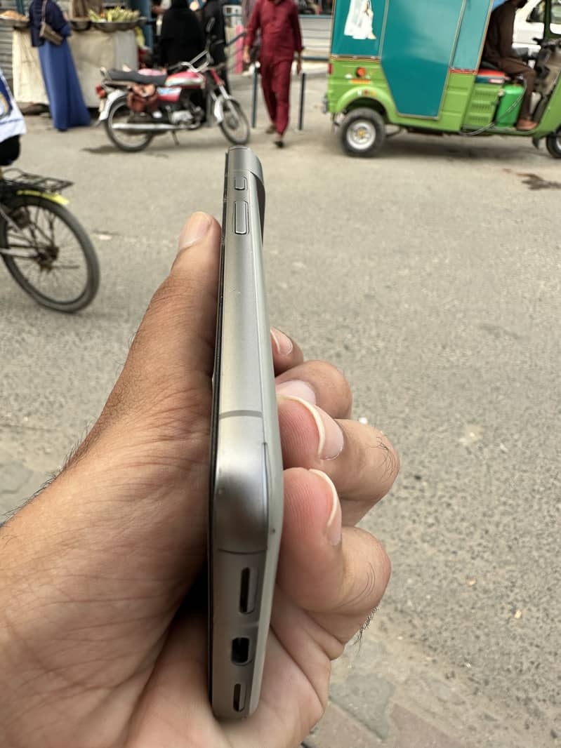 Google Pixel 8 3