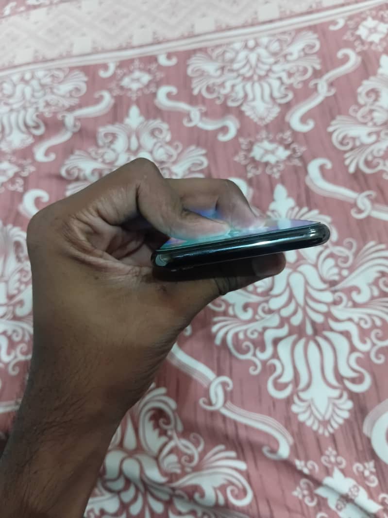 Apple iPhone X 4