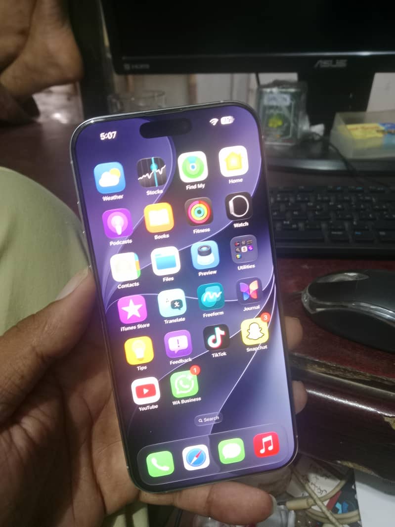 Apple iPhone 16 Pro Max 2