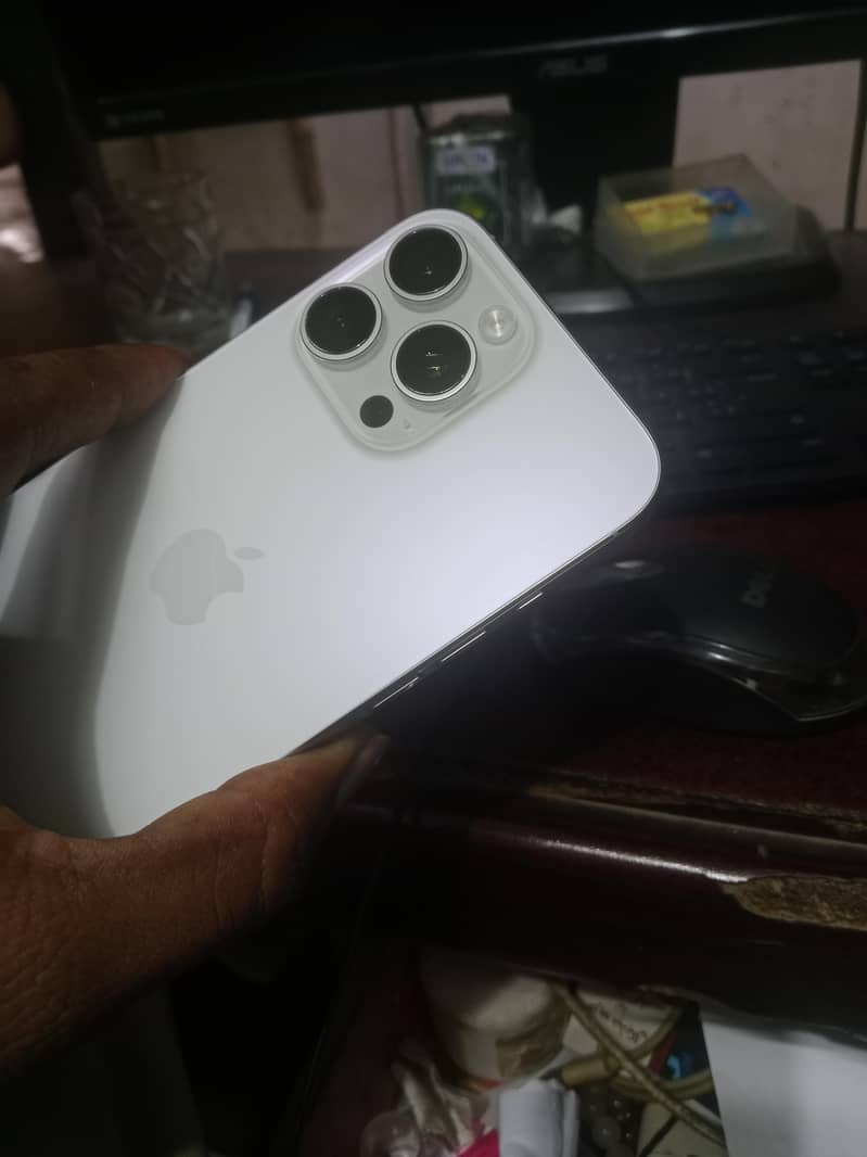 Apple iPhone 16 Pro Max 3