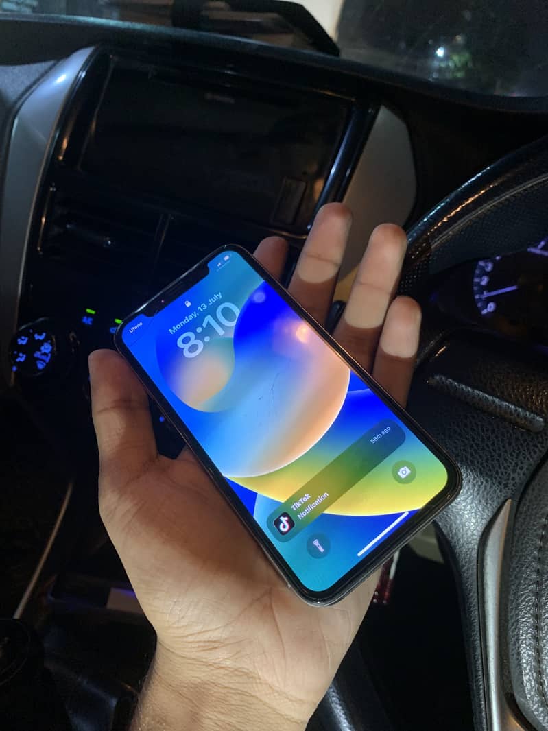 Apple iPhone X 4