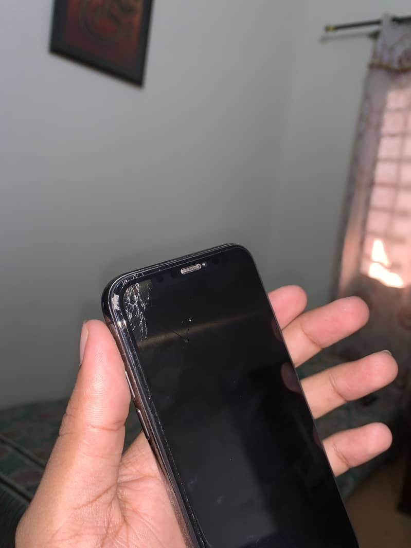 Apple iPhone X 4