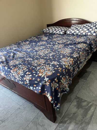 Queen size bed with mattress