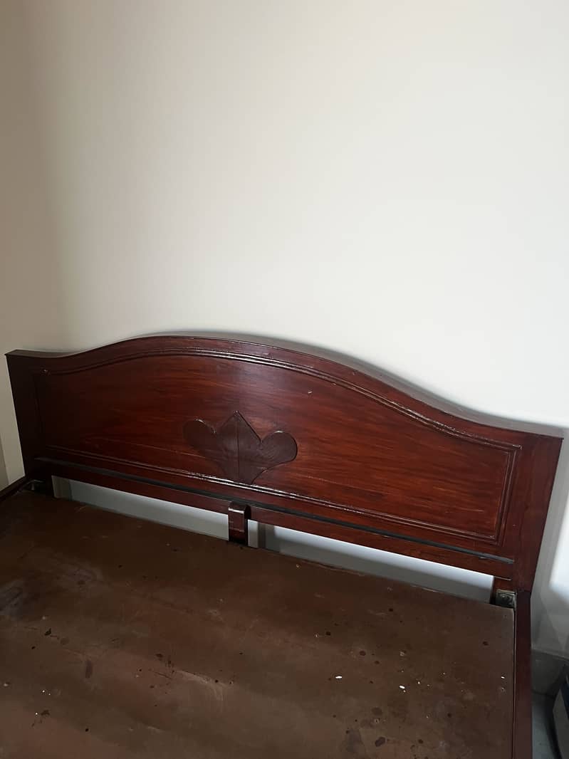 Queen size bed only 3