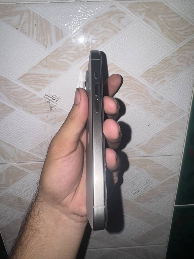 Apple iPhone 15 Pro 2