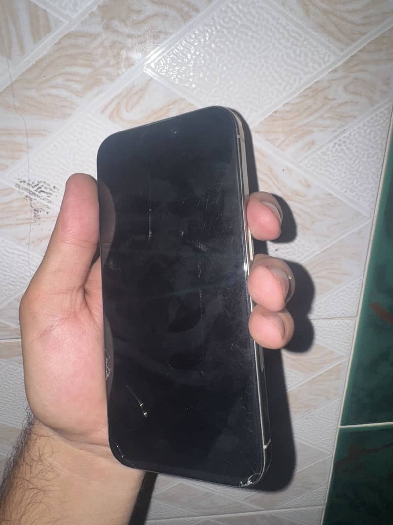 Apple iPhone 15 Pro 3