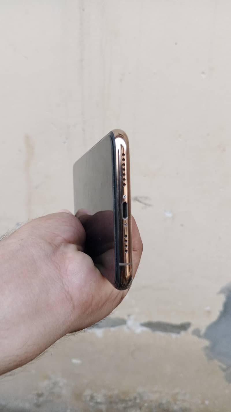 Apple iPhone 11 Pro Max 1