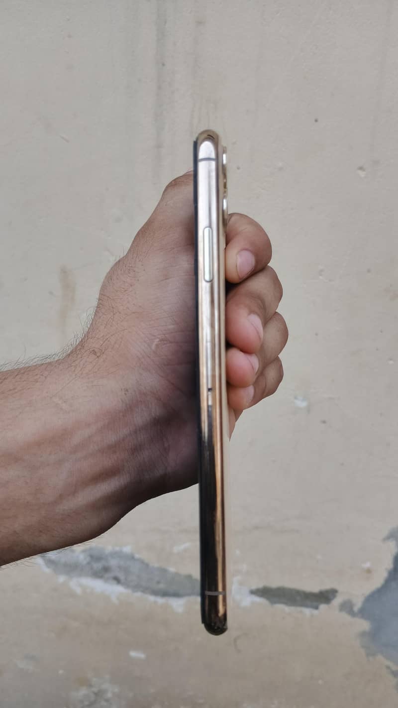 Apple iPhone 11 Pro Max 3