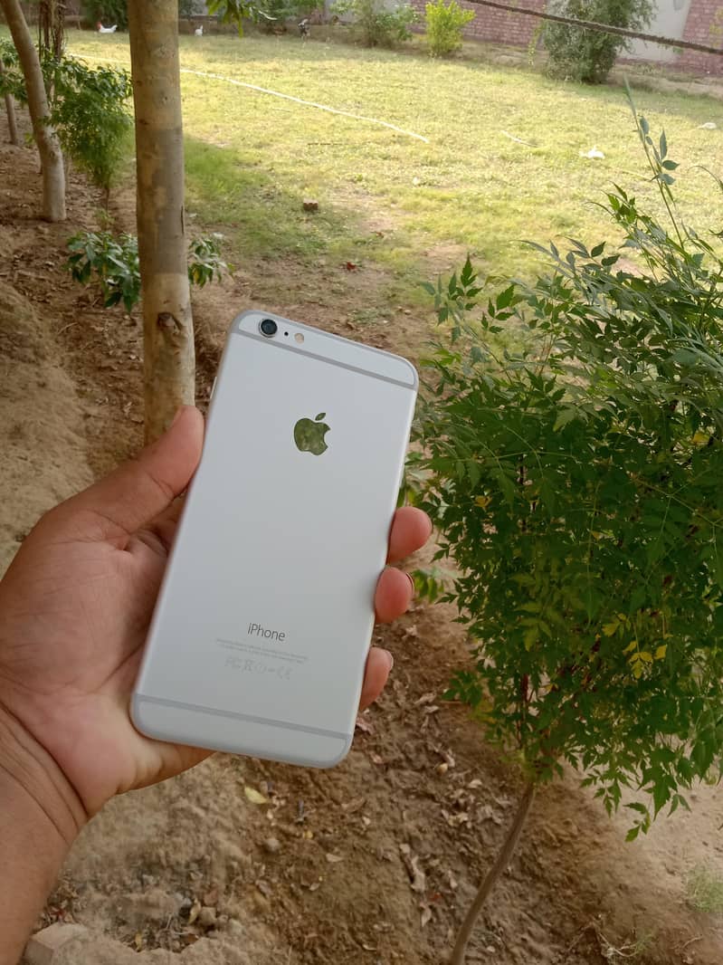 Apple iPhone 6 Plus 0