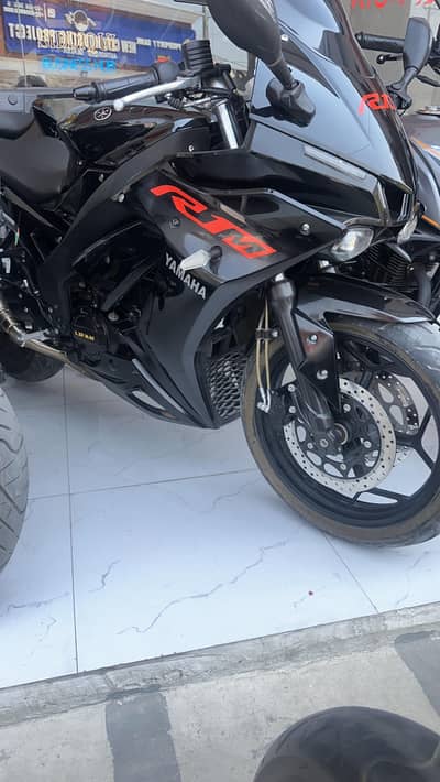 yahama R1