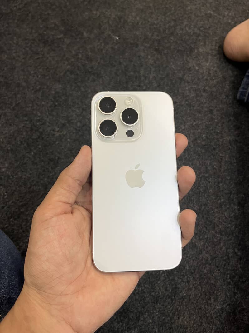 Apple iPhone 15 pro 2