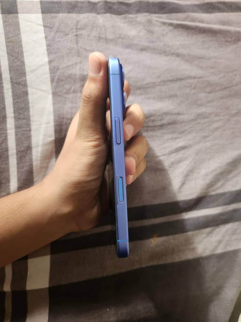 Apple iPhone 16 3