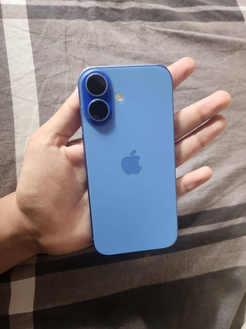Apple iPhone 16 4