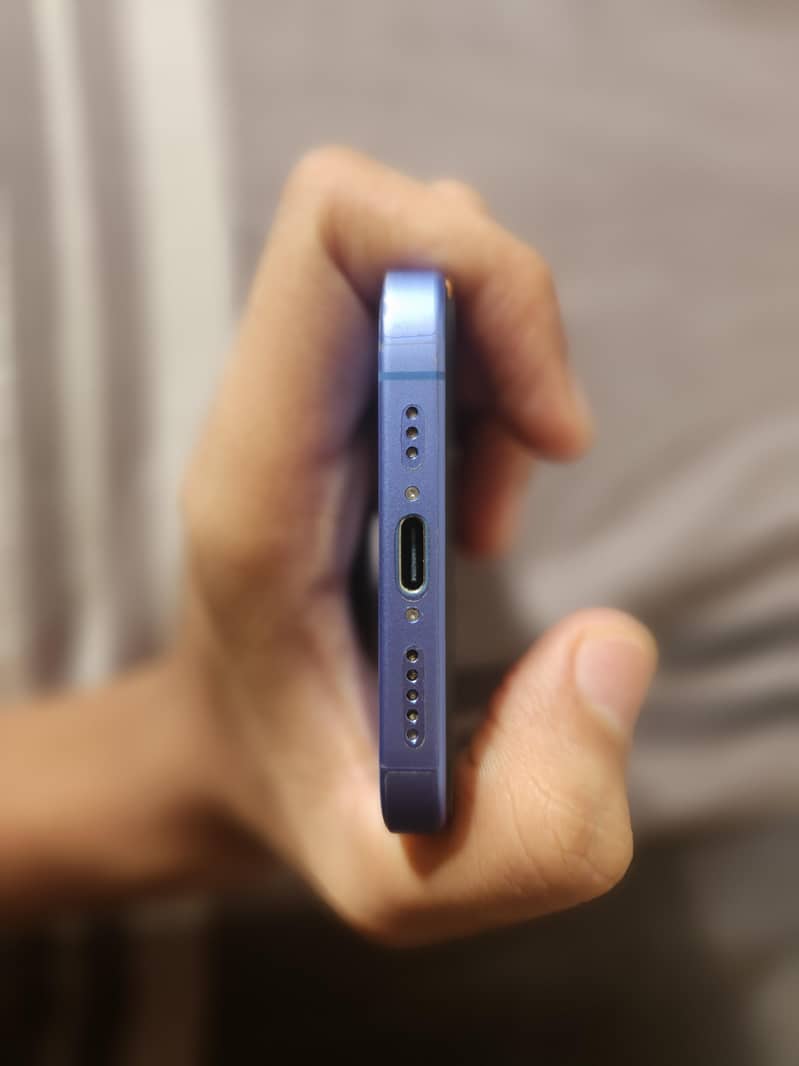 Apple iPhone 16 7