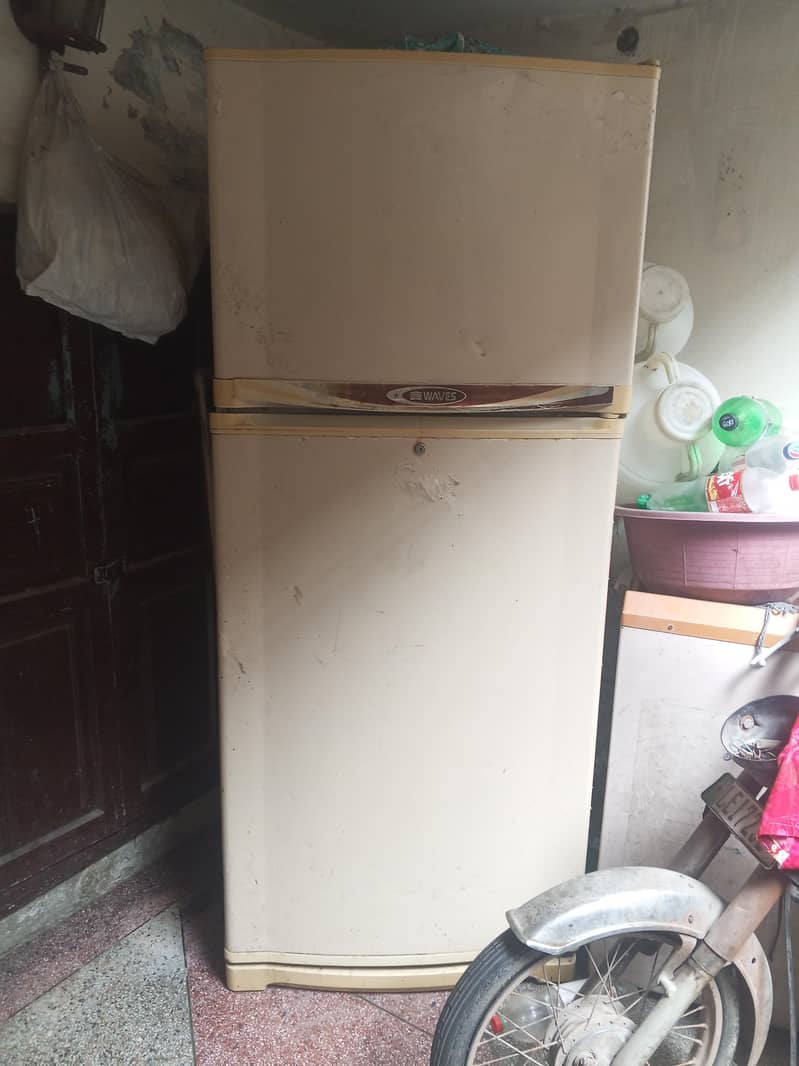 Full size fridge 0