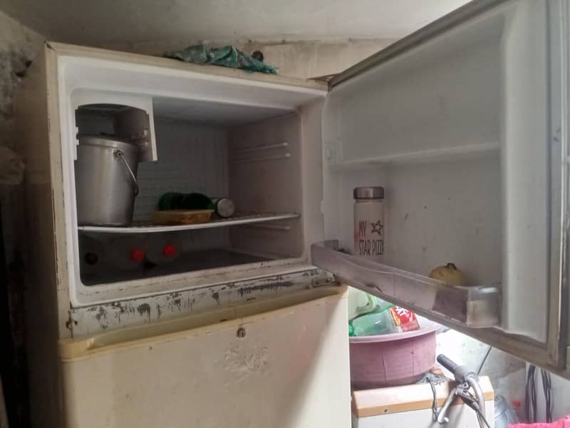 Full size fridge 1