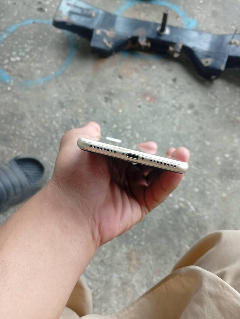 Apple iPhone 7 Plus 2