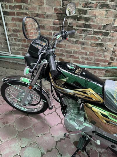 CG 125S Gold Edition 5 Forward Gears Self Start Brand New