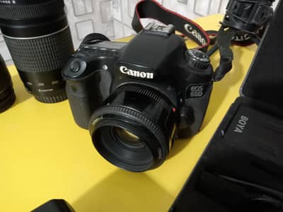 DSLR Camera Canon 60d with Boya Mic M6