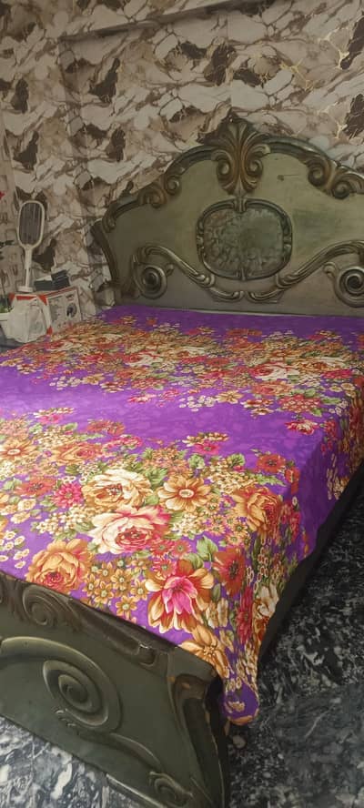 Queen size bed
