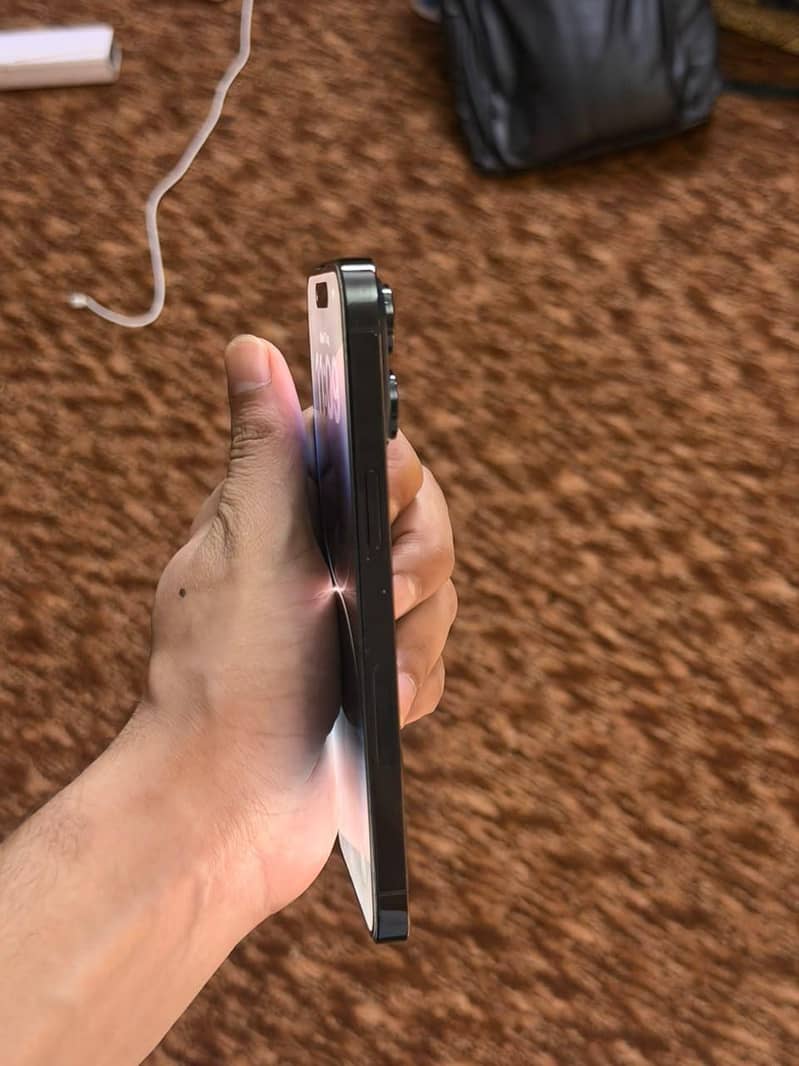 Apple iPhone 14 Pro Max 1