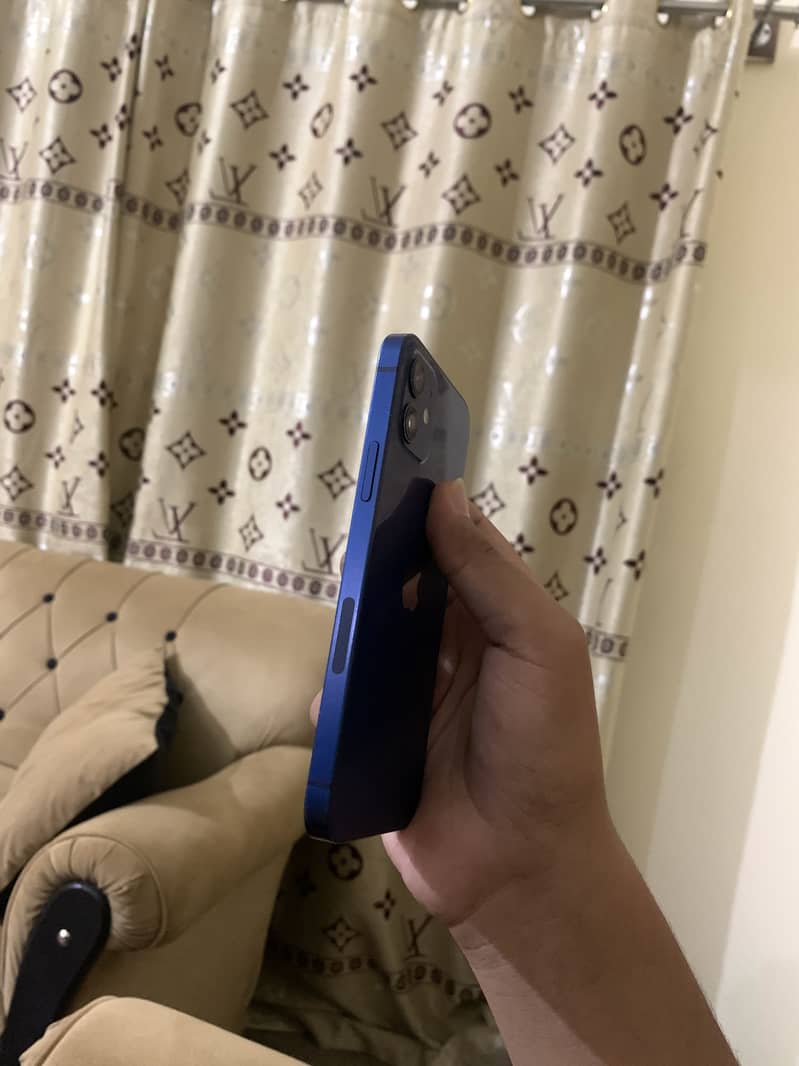Apple iPhone 12 2