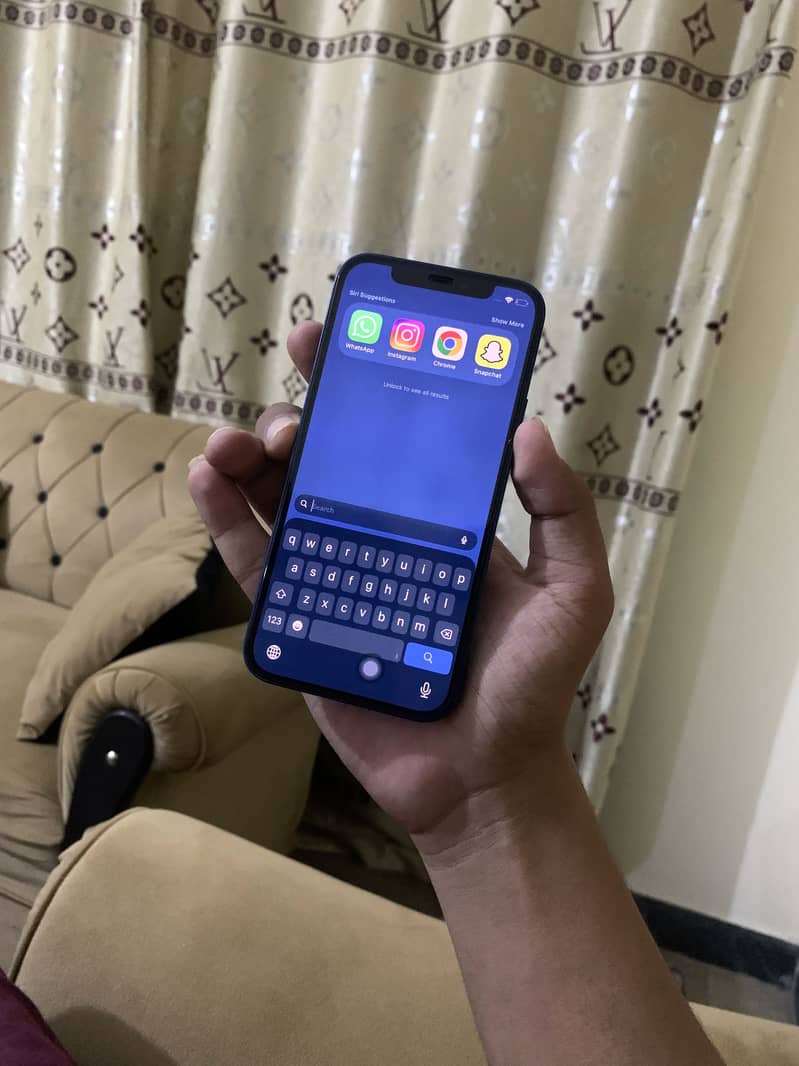 Apple iPhone 12 4