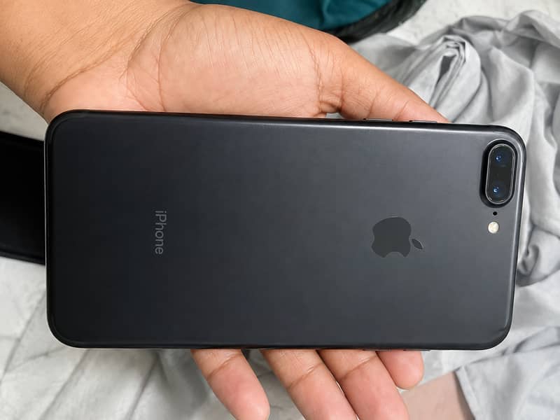 Apple iPhone 7 Plus 2
