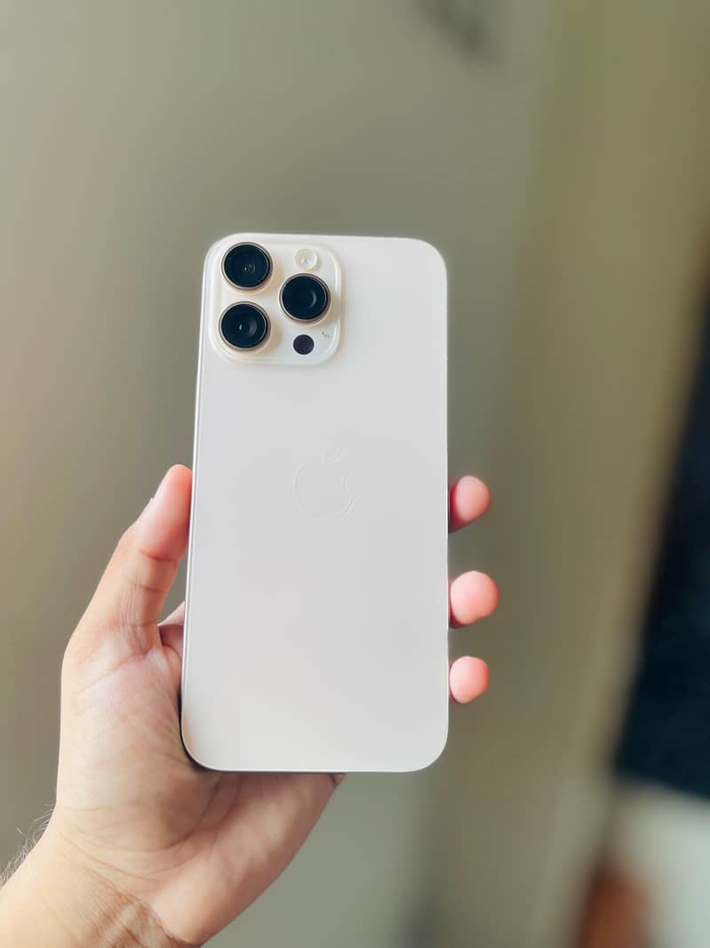 Apple iPhone 16 Pro Max 1