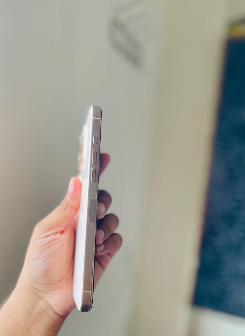 Apple iPhone 16 Pro Max 3