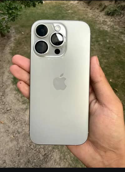 Apple iPhone 16 Pro jv