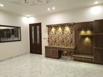 10 Marla House available For Rent ''D" Block