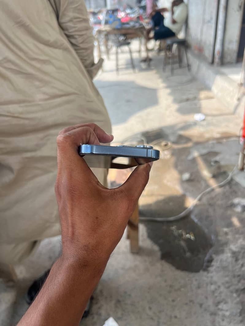 Apple iPhone 13 Pro 2