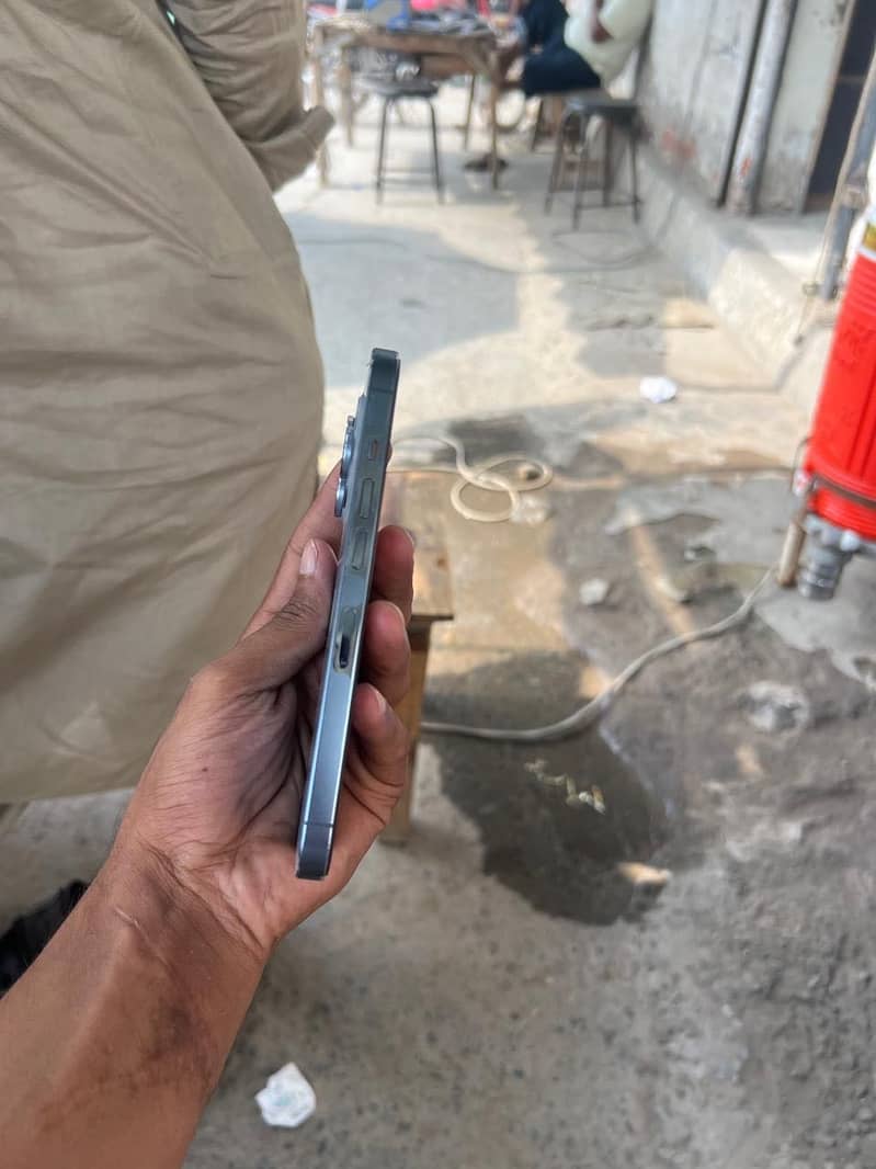 Apple iPhone 13 Pro 4