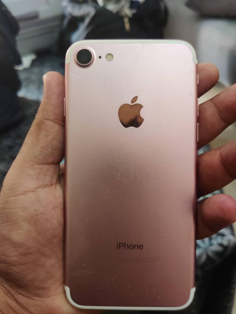 Apple iPhone 7 0